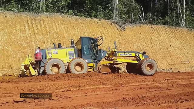 АВТОГРЕЙДЕР на Бездорожье KOMATSU GD705 для строительства дорог, Погрузка И Транспорти.. Экскаватор смотреть онлайн
