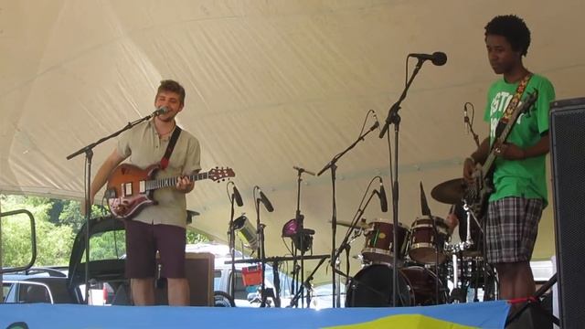 Binger @ Eat More Kale Festival смотреть онлайн