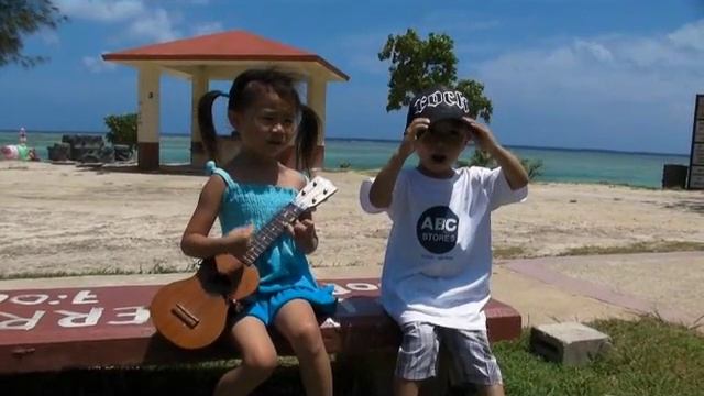 Moana plays Ukulele at Tumon Bay смотреть онлайн