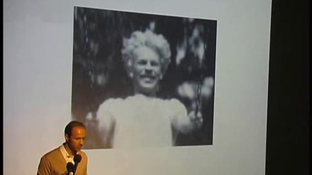 Steven Reigns reads Gaetan Dugas смотреть онлайн