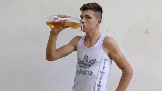 Выпил 2 литра воды! смотреть онлайн