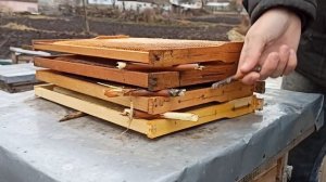 Успешная зимовка гарантирована. Когда нет меда я зимую так. Как класть рамку с медом пчелам зимой
