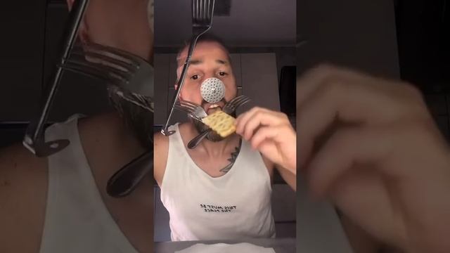 Люди с пирсингом: смотреть онлайн