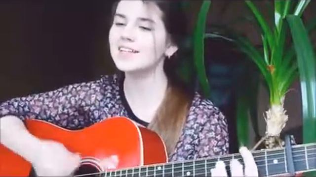 Красавица поет и играет на гитаре смотреть онлайн