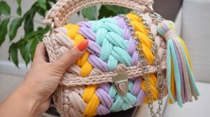 Вязание разноцветной сумочки Зефирки из остатков пряжи