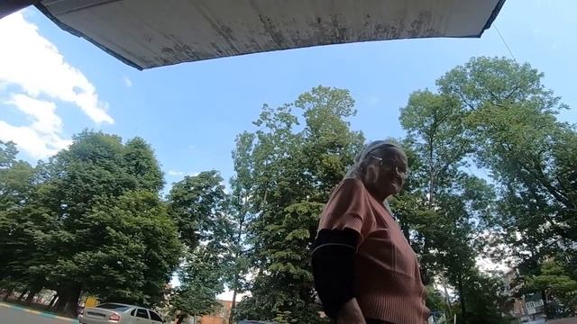 ЗАСТУПИЛСЯ ЗА БАБУШКУ! Ветерана прессуют у себя же дома! смотреть онлайн