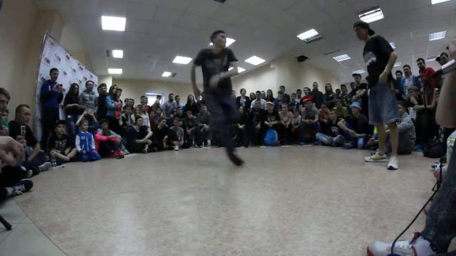 BREAKING PRO 1x1 - B-Boy Серж VS B-BoyUshan - 4QUARTERS & FDS ANNIVERSARY 5 смотреть онлайн