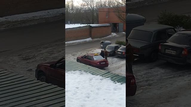 Бухой таксист Таганрог. Часть 1. Пьяный за рулём смотреть онлайн
