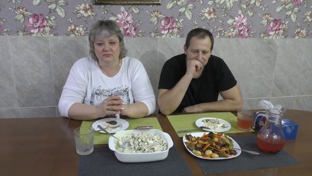 МУКБАНГ. Салат с кальмарами. Отвечаем на вопросы. смотреть онлайн