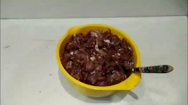 Режем козла ( ДЕЛАЕМ САМУЮ ВКУСНУЮ КОЛБАСУ ИЗ КОЗЛЯТИНЫ ) + Прогуляемся с козами!) смотреть онлайн