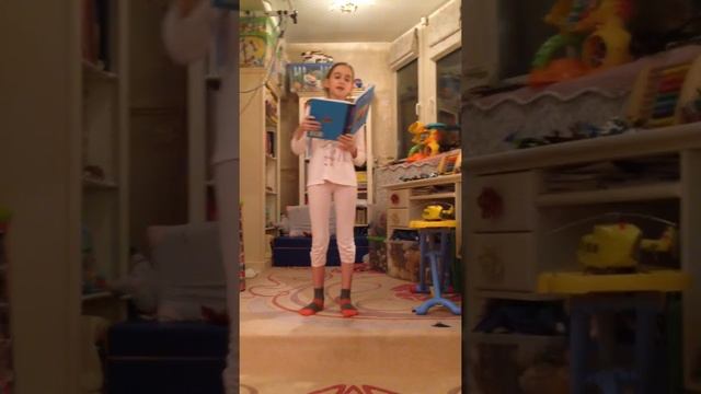 Поля читает стихи Барто смотреть онлайн