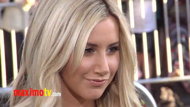 "The Lucky One" Premiere Arrivals Zac Efron, Ashley Tisalde, Taylor Schilling смотреть онлайн