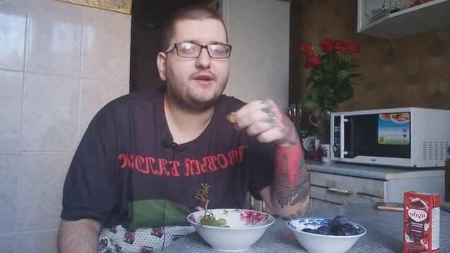 ЗАВТРАК МОЛОЧНЫЙ ЧУДО ФУКОЛАД И ТАРЕЛКА ВИНОГРАДА СО СЛИВОЙ МУКБАНГ смотреть онлайн