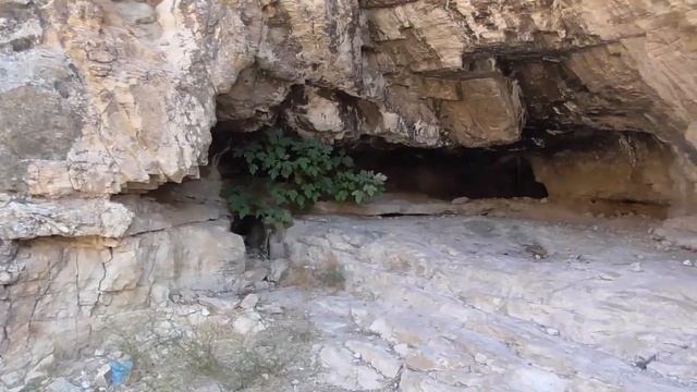 Туркменистан.Turkmenistan. Небит-Даг.Инжировое ущелье, родник Трубка. смотреть онлайн