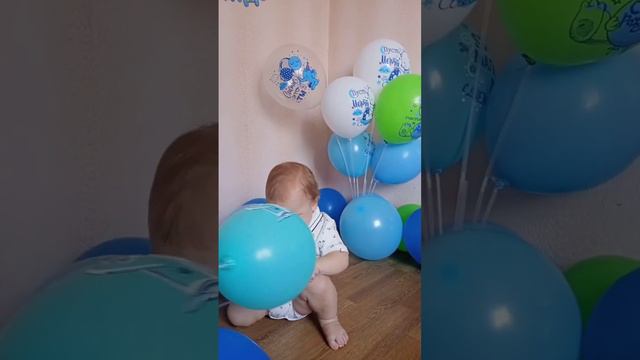 Когда тебе годик,можно делать все,что угодно.🤪 смотреть онлайн