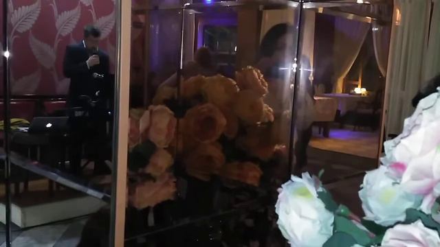 La O Ceremonie-Roze Roze Flori De Dor