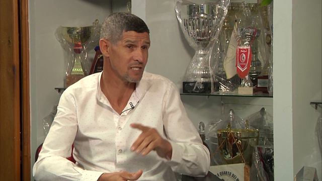 إدريس بديدي .. رغم الاصابة الخطيرة في الركبة واصلت مشواري مع عدة فرق смотреть онлайн