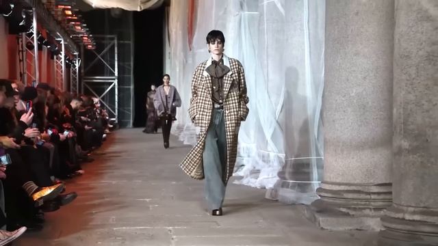 Etro мода в Милане Осень Зима 2023/2024 | Одежда и аксессуары смотреть онлайн