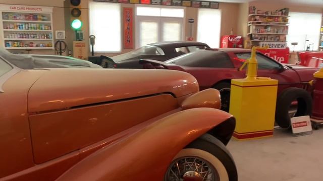 ‘Cruella De Vil’ is a scratch built show car powered by a Buick V8 Nailhead 3-Deuce Intake смотреть онлайн
