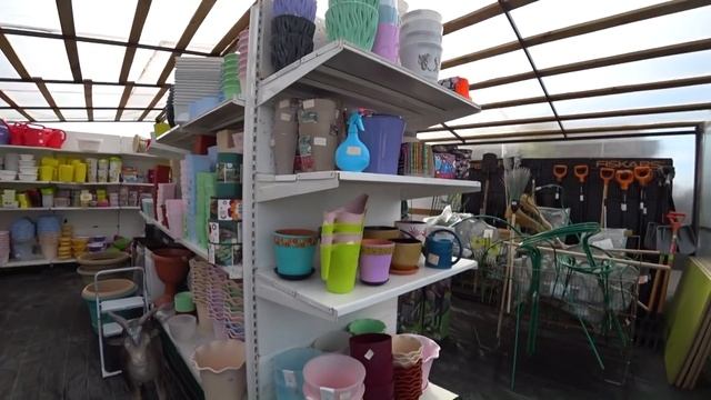 Inside Russian Provincial Garden Center / Alex is up to something / Different Russia 2020 смотреть онлайн