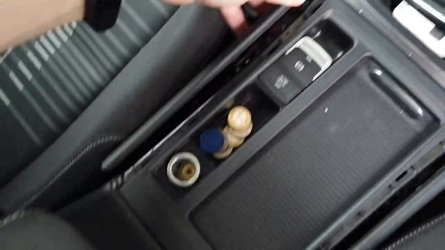 Montaż tylnych portów USB w VW Golf MK7 смотреть онлайн