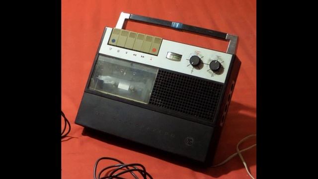 10 портативных кассетных магнитофонов из СССР смотреть онлайн