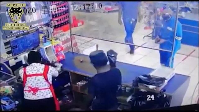Loud Robber Gets A Community Beatdown смотреть онлайн