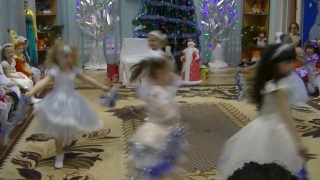 Стихи и танец Снежинок смотреть онлайн