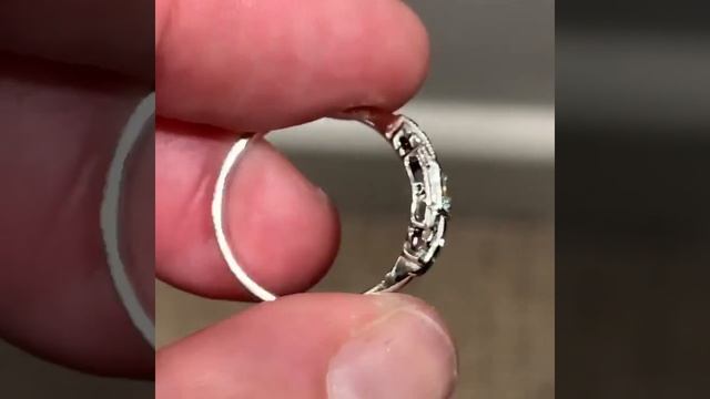 Late Art Deco diamond and sapphire ring in 18-carat white gold from about 1940 смотреть онлайн