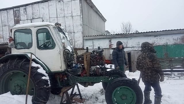 Снимаем двигатель от ЮМЗ с куном