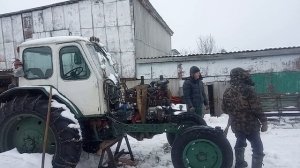 Снимаем двигатель от ЮМЗ с куном