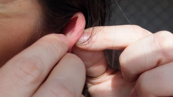 How To Remove and Insert Cartilage Earring/Labret UPDATED 2022