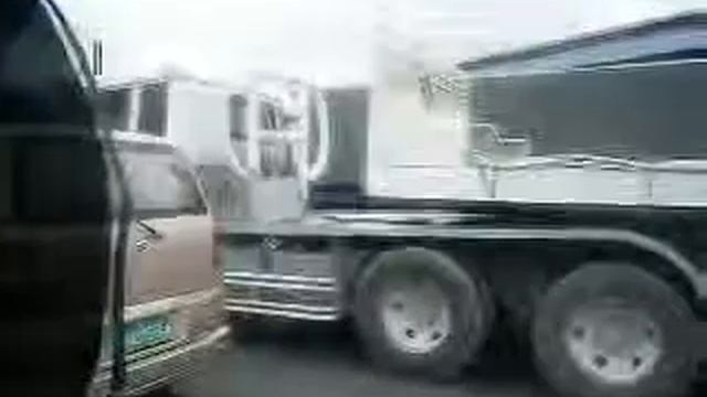 Traffic along the NLEX смотреть онлайн