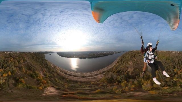 Полет на параплане с командой Траектория полета в Нижнем Новгороде 28.09.2023 в 360_7 смотреть онлайн