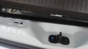 Как снять пластиковую накладку в багажнике Шевроле Кобальт