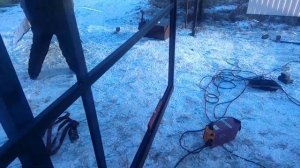 Откатные ворота монтаж зимой, без бетонирования.