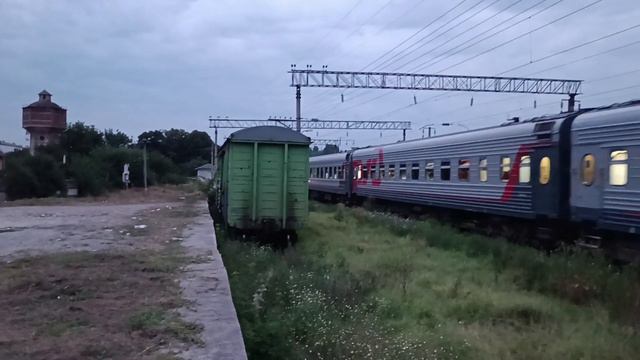 Электровоз ЭП1М-624 с пассажирским поездом «Эльбрус» №61 Нальчик-Москва смотреть онлайн