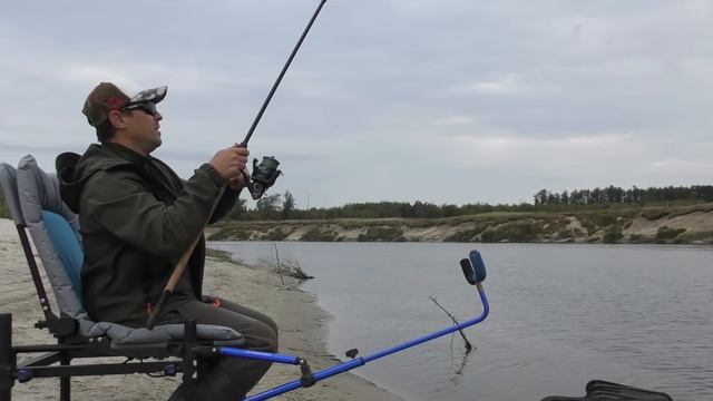 Фідер у Жовтні на Десні. Риболовля в Україні смотреть онлайн