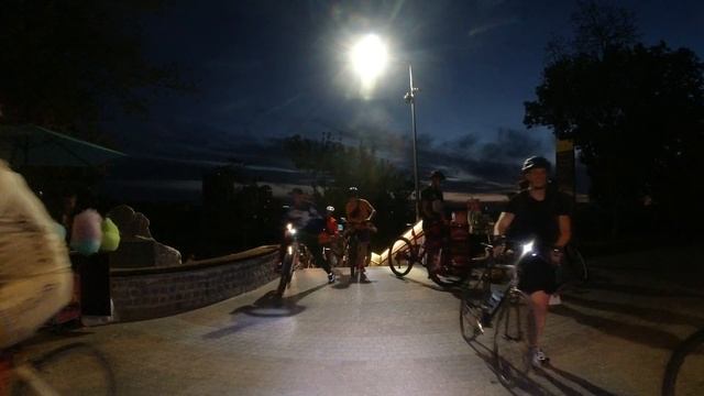 2021-05-22 Kyiv bike City Ride 64 cyclists ascending stairs Велосипедисти піднімаються сходами Київ смотреть онлайн