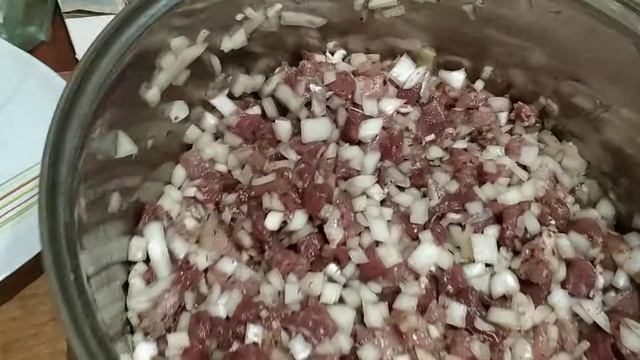 Раскатываем тесто для мантов смотреть онлайн