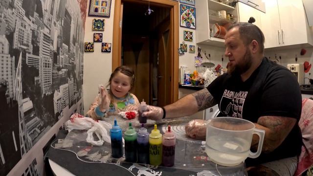 ОКРАШИВАНИЯ В ТЕХНИКЕ ТАЙ-ДАЙ | TIE-DYE | . МоскваРека. Второй выпуск детского канала. смотреть онлайн