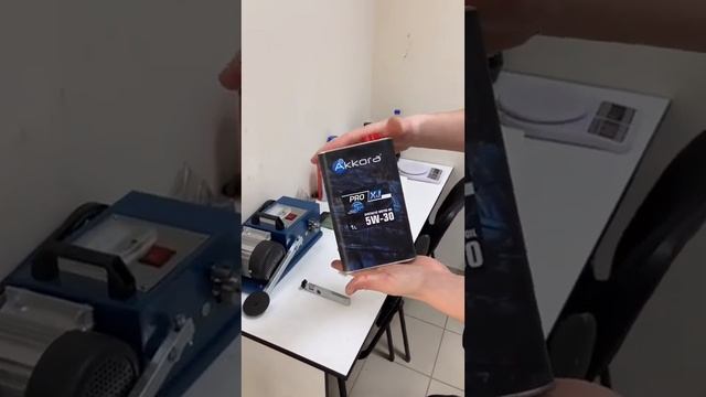 Тест моторное масло Liqui Moly 5W-30 с молибденовой добавкой против Аккора смотреть онлайн