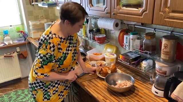 Салат с курицей и фасолью на основе корейской моркови. Очень вкусно! Прост в приготовлении. смотреть онлайн