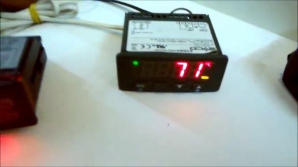 Настройка температуры в холодильной витрине.