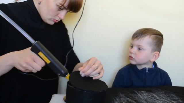 Илья вместе с мамой делают пиратскую шляпу смотреть онлайн