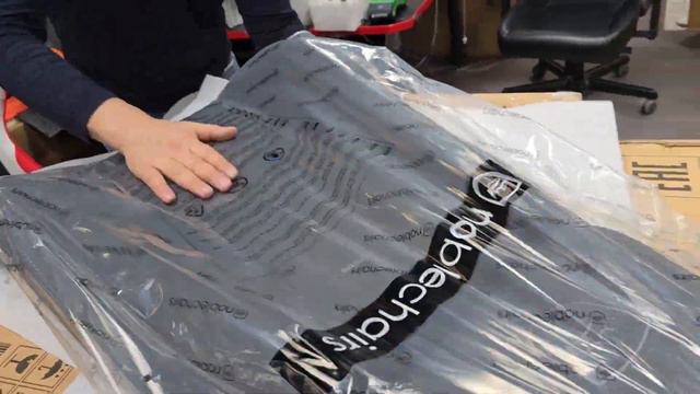 Распаковка кресла Noblechairs LEGEND TX Fabric Anthracite в Сергиев Посад смотреть онлайн