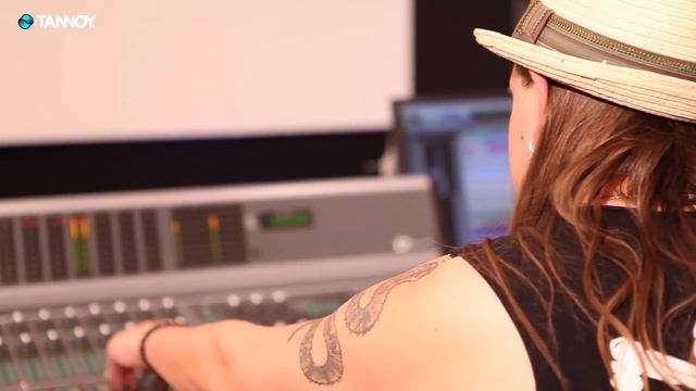 Tannoy Reveal 802 Monitor Speakers: Unboxing & First Impressions with Wes Maebe смотреть онлайн