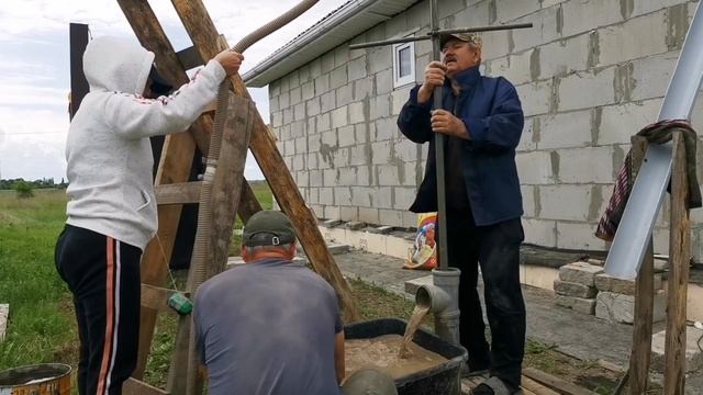 Самостоятельно пробурили скважину на своем участке.(промо)