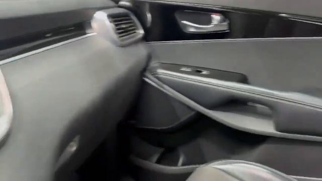 KIA SORENTO 3.3L SXL A/T AWD 7P 2018 смотреть онлайн