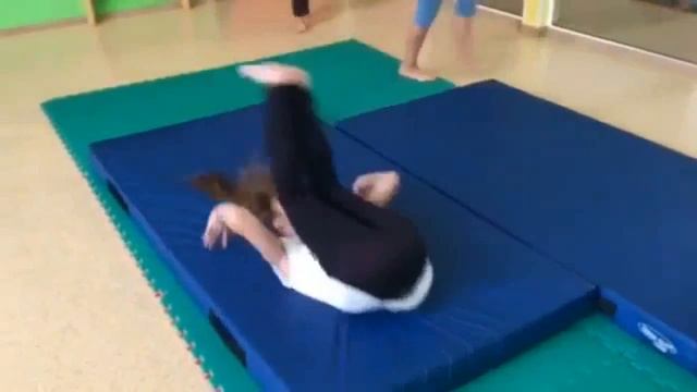 Акробатика в детском городском лагере (июнь 2017) смотреть онлайн